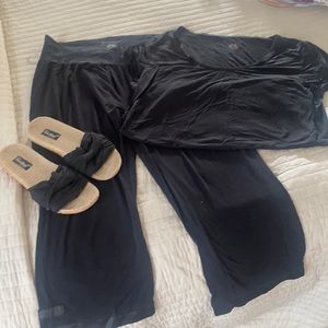 faceplant pajamas black with matching house shoes size large and shoes size 8